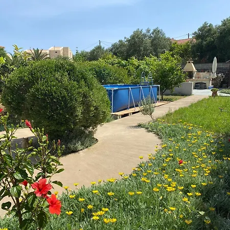 House With A Garden In The Holiday home *