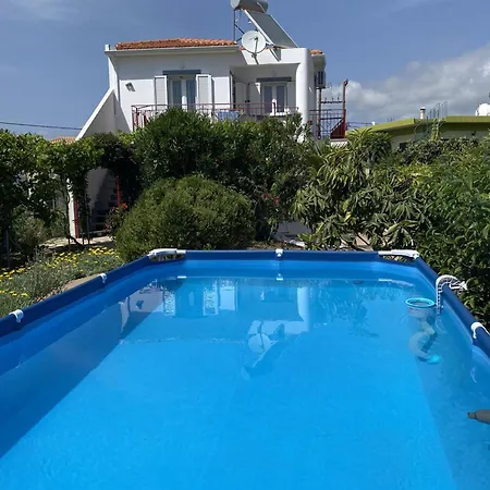 House With A Garden In The Holiday home Lakithra